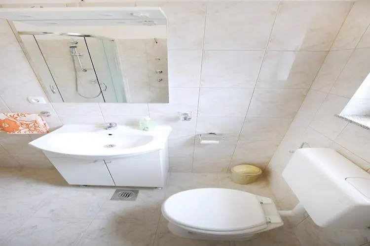 Apartments Kapetan - One Bedroom Apartment With Terrace Sukošan クロアチア