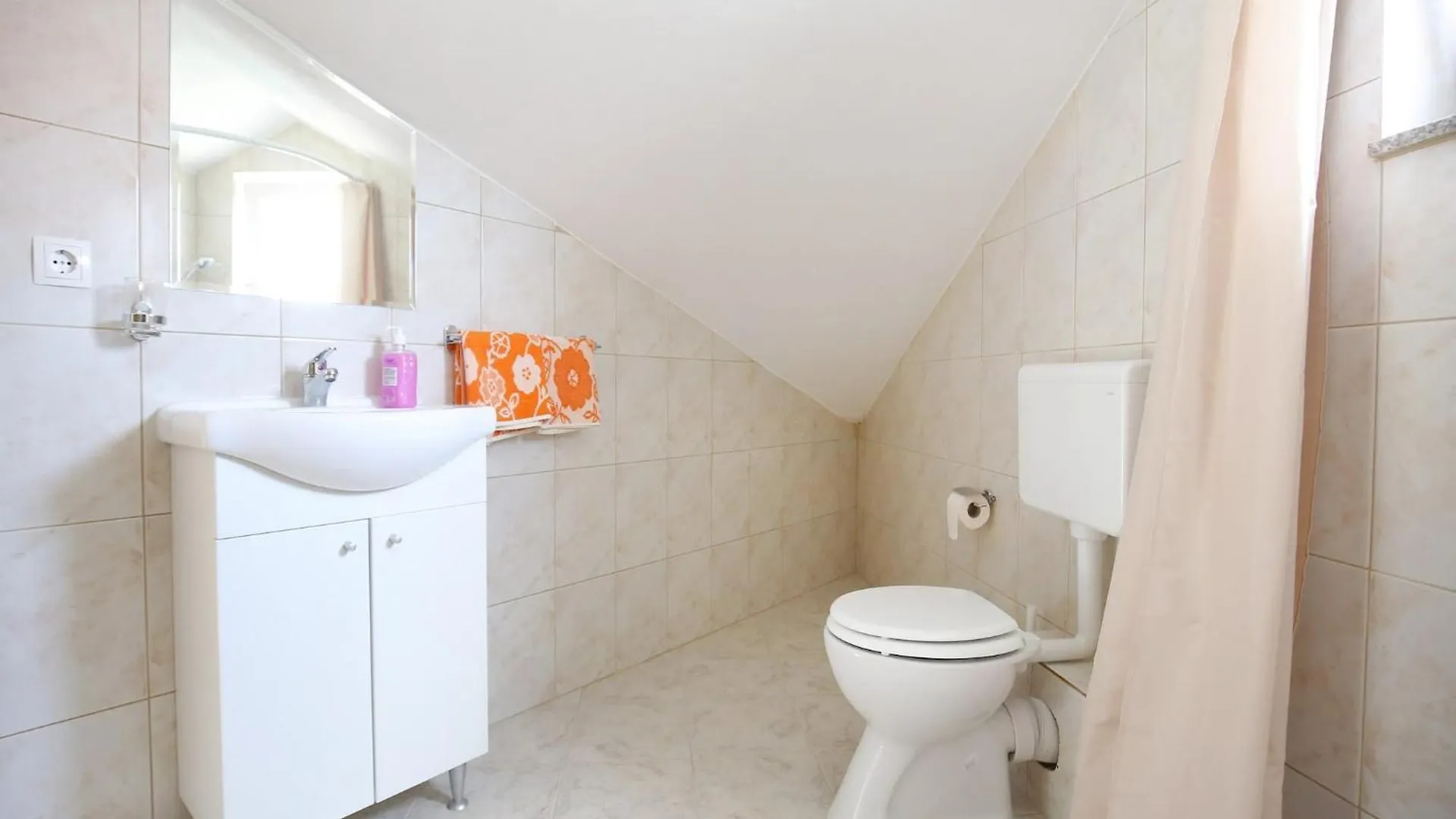 Apartments Kapetan - One Bedroom Apartment With Terrace Sukošan 0*,