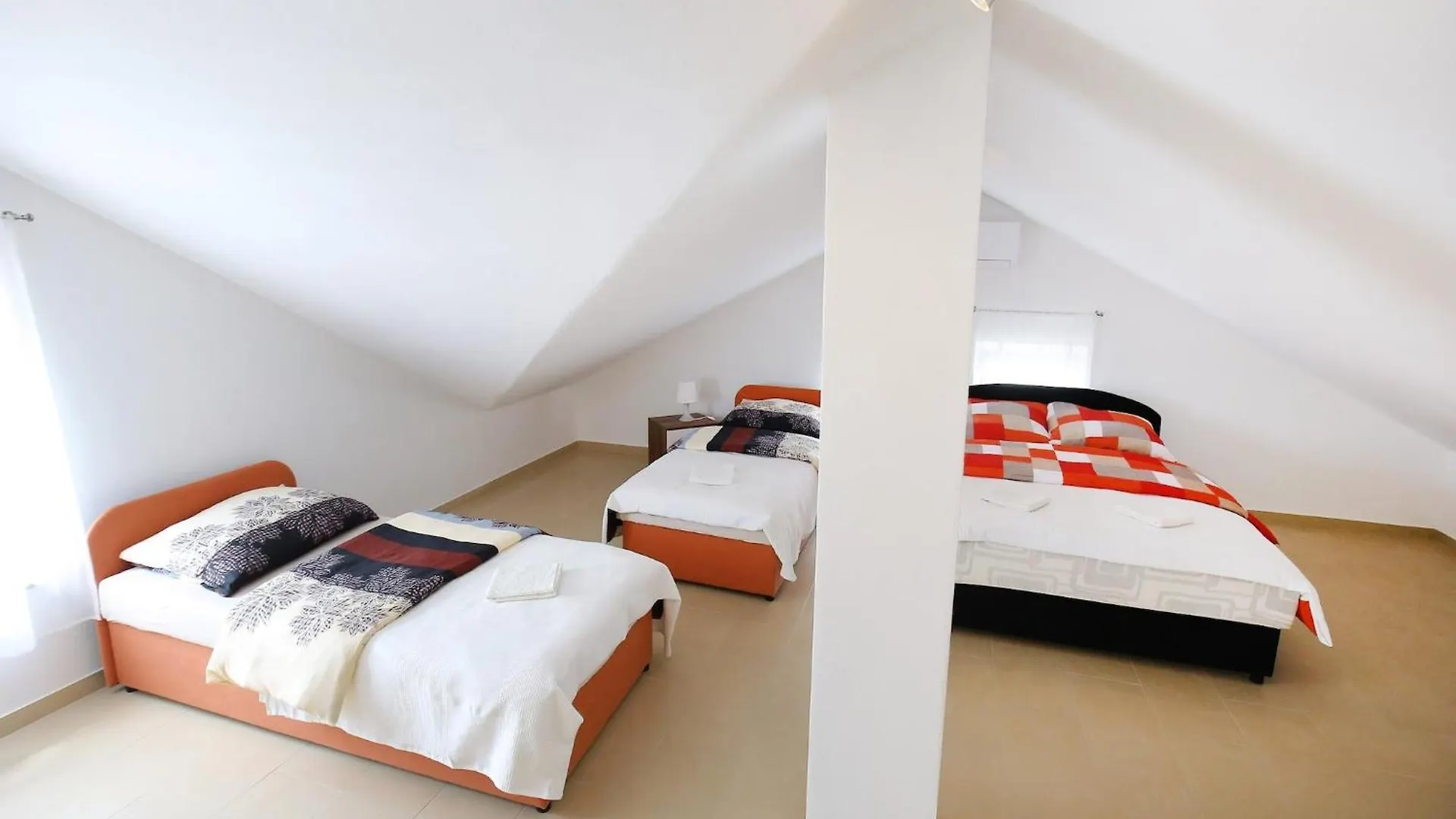Apartments Kapetan - One Bedroom Apartment With Terrace Sukošan
