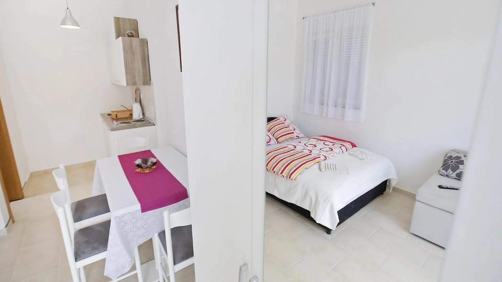 Apartments Kapetan - One Bedroom Apartment With Terrace Sukošan