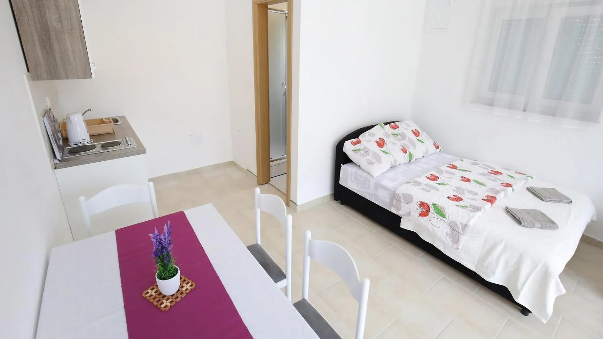 Apartments Kapetan - One Bedroom Apartment With Terrace Sukošan