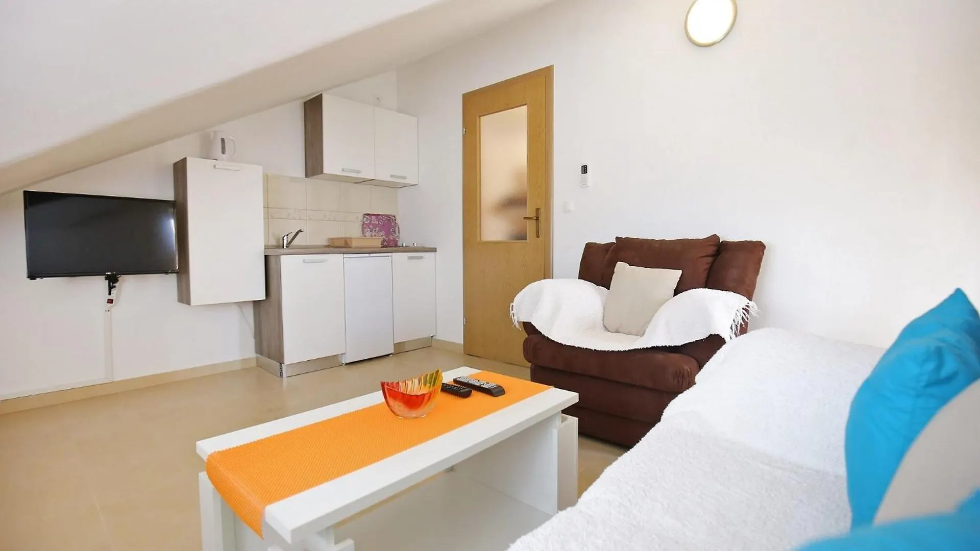 Apartments Kapetan - One Bedroom Apartment With Terrace Sukošan