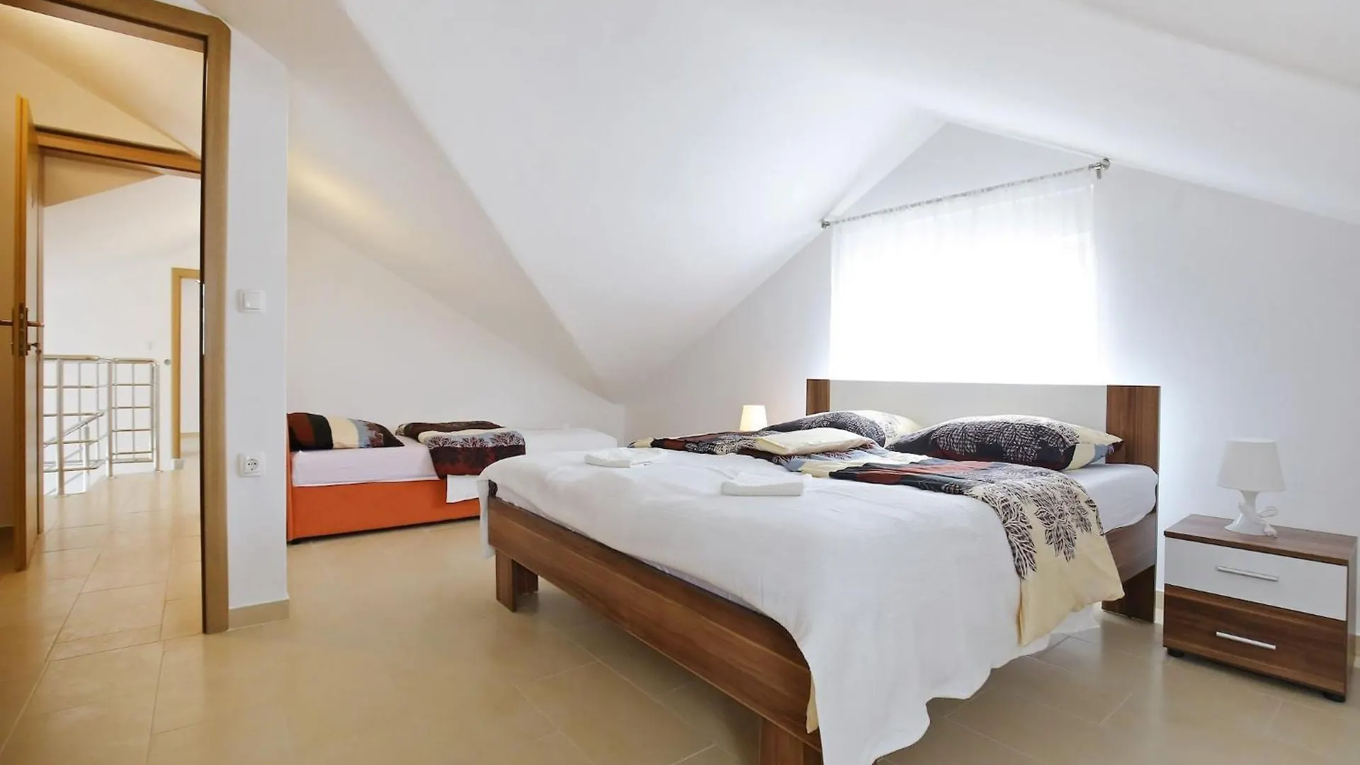 Apartments Kapetan - One Bedroom Apartment With Terrace Sukošan