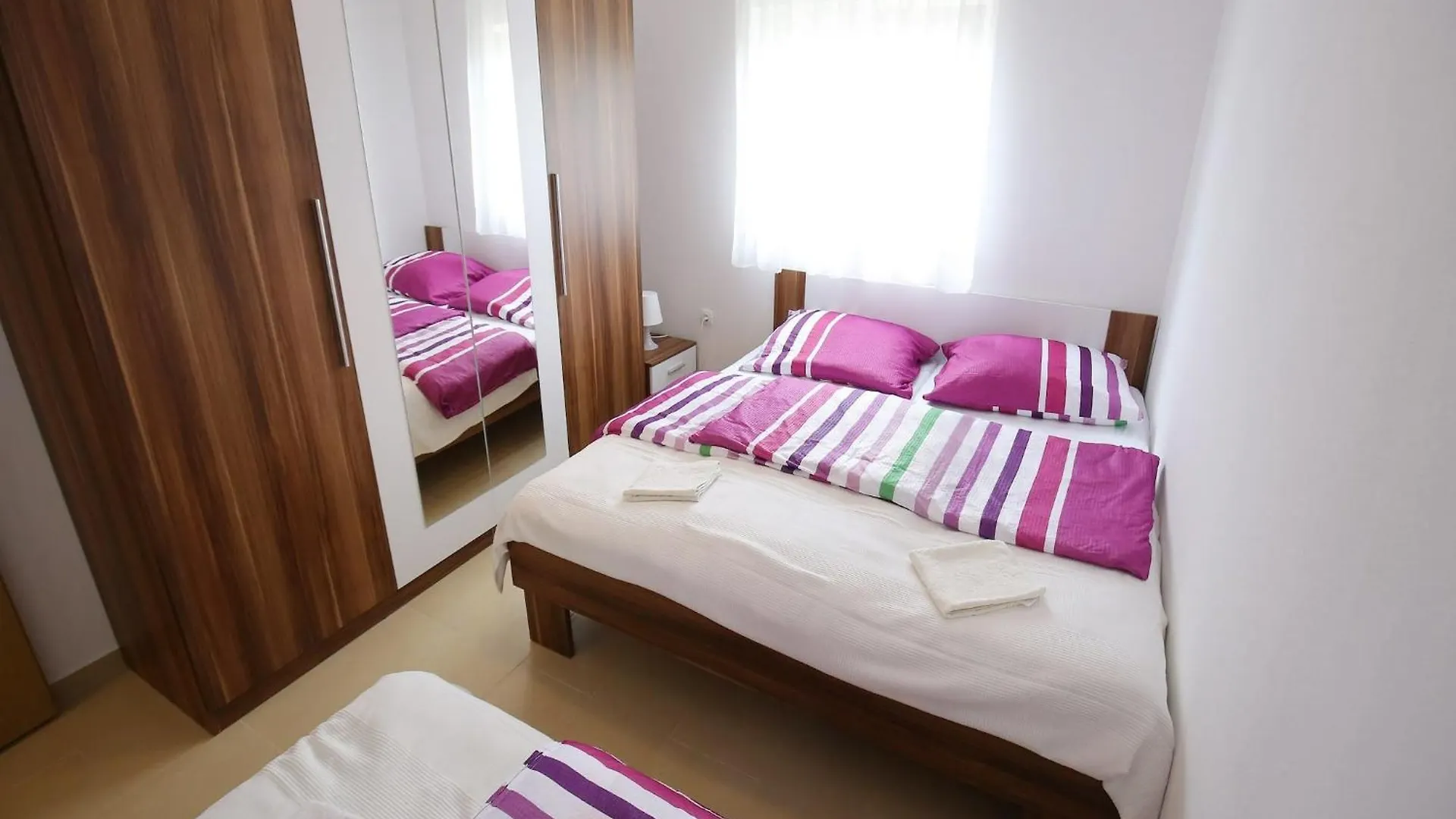 Apartments Kapetan - One Bedroom Apartment With Terrace Sukošan