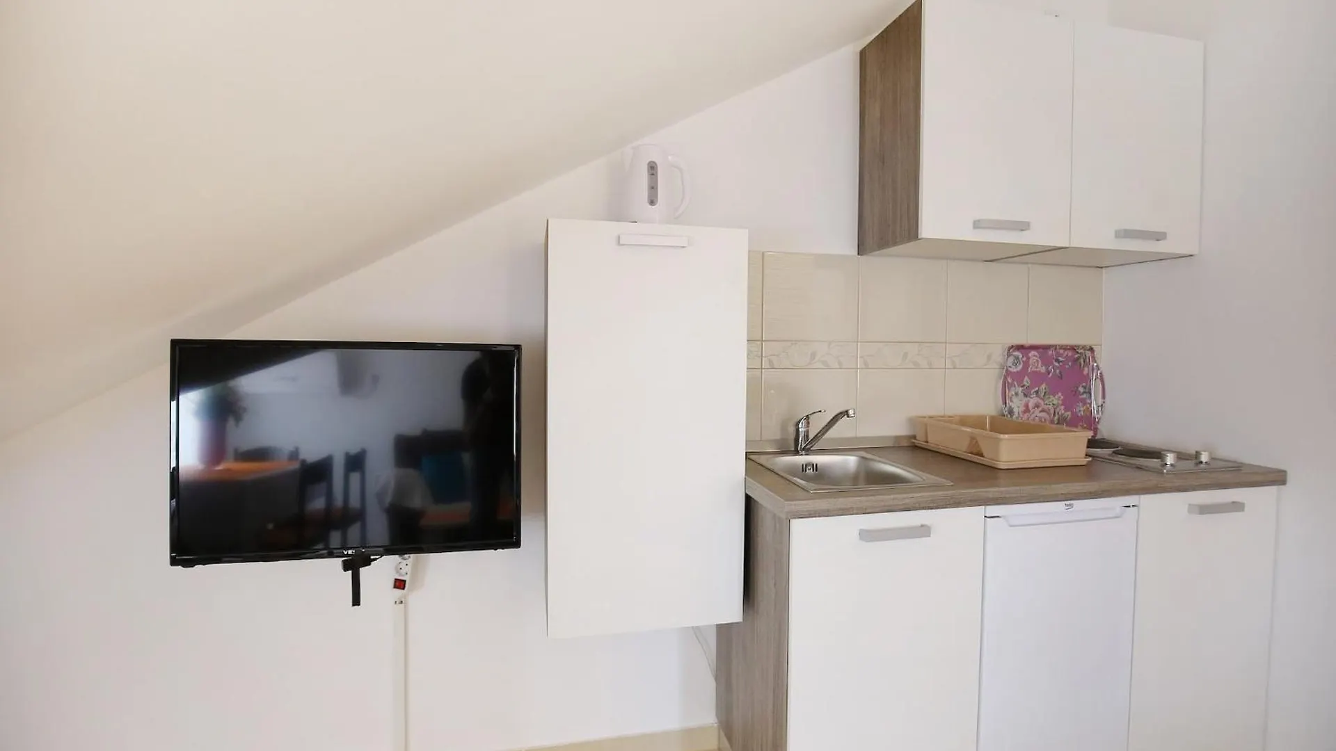 Apartments Kapetan - One Bedroom Apartment With Terrace Sukošan