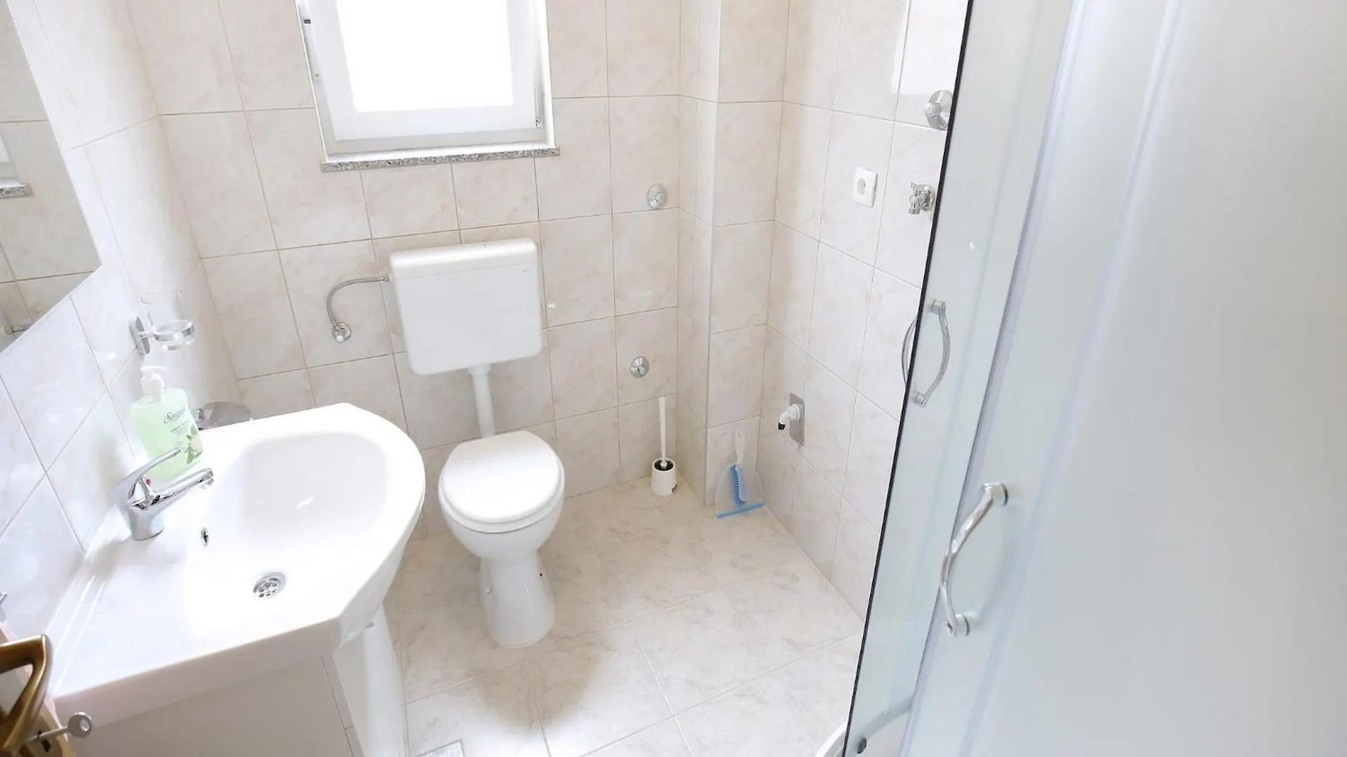 Apartments Kapetan - One Bedroom Apartment With Terrace Sukošan