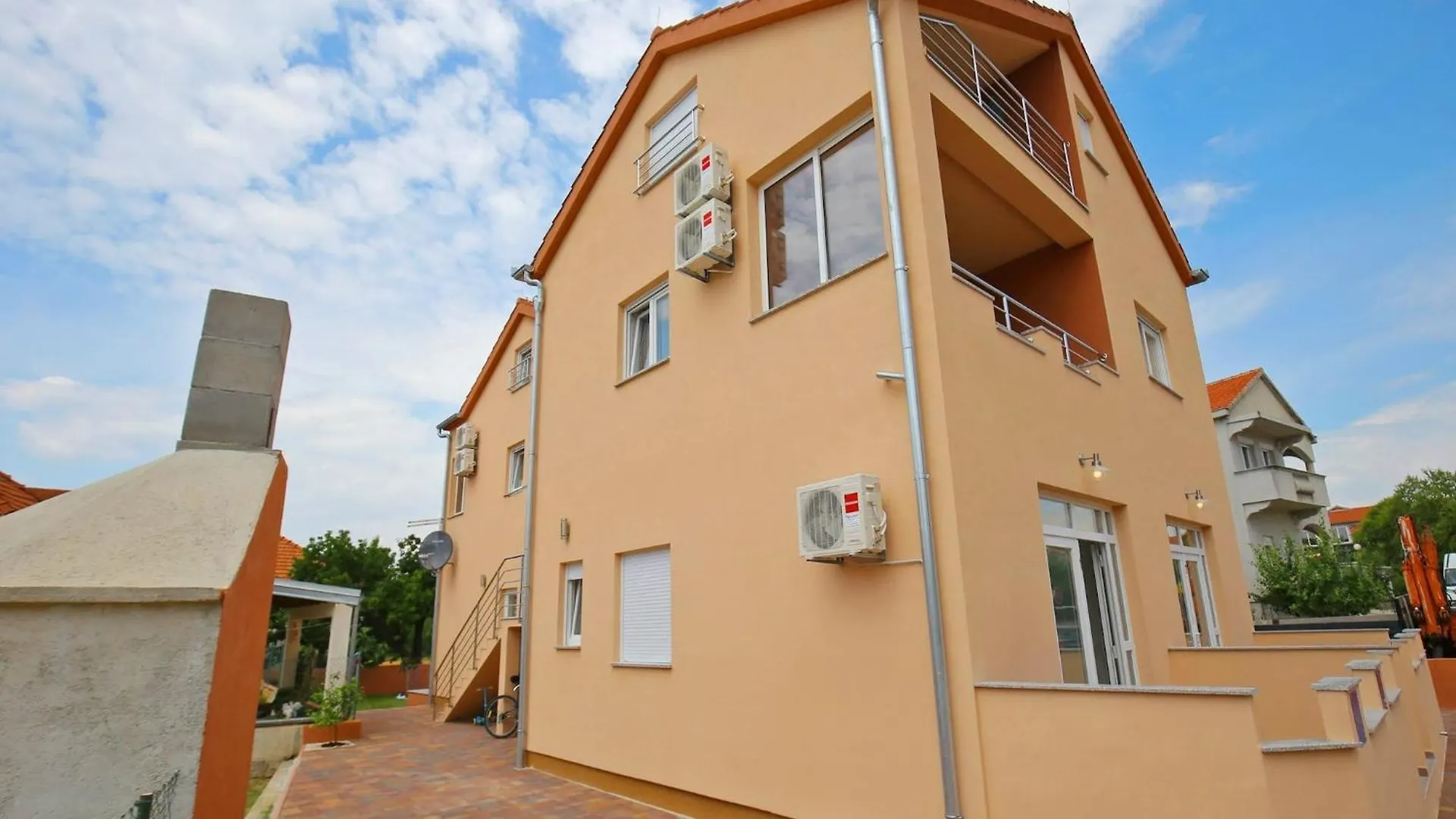 Apartments Kapetan - One Bedroom Apartment With Terrace Sukošan